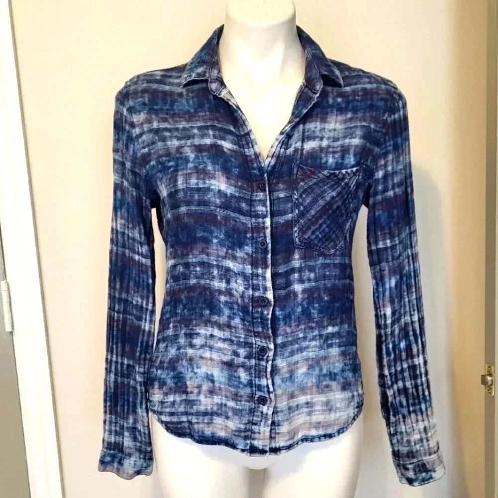 Cloth & Stone Distressed Tie Dye High-Low Blue Button-Up Long Sleeve Top